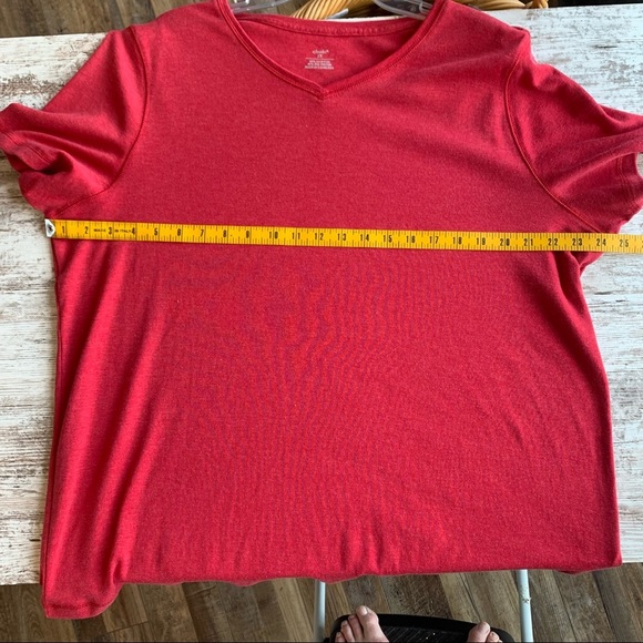 CJ Banks 2x Heathered Red V-Neck Tee - Picture 3 of 6